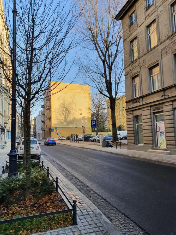 Takie Studio, Ze Zal Nie Wynajac Lodz  Luaran gambar